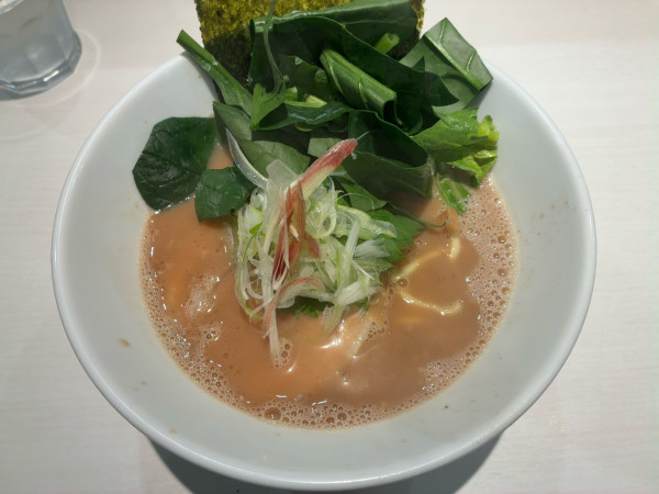 「らぁめん　ほうれん草」@ナナメ上をゆくの写真