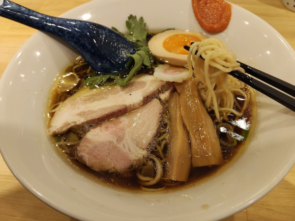 「ランチ限定 淡麗醬油ラーメン(990)」@大衆酒場2.0とぽす エキュート横浜の写真
