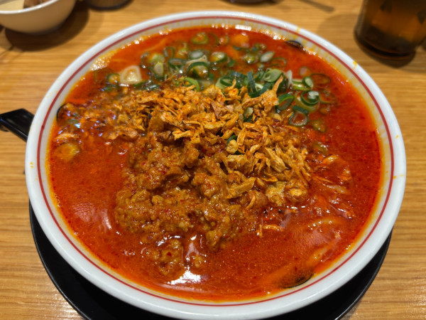 「辛トンラーメン」@豚骨ラーメン そらのいろ 麹町本舗の写真