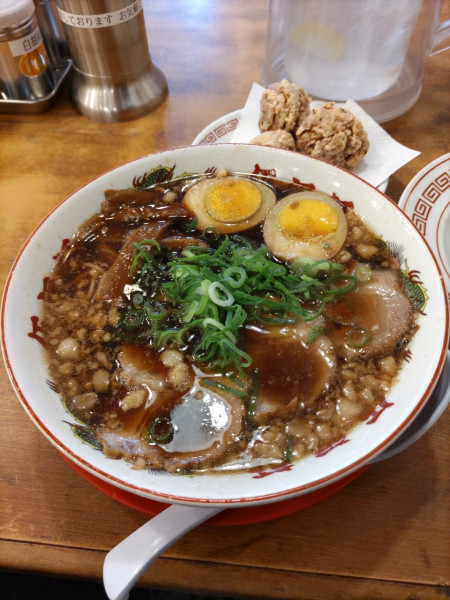 「背脂黒醤油ラーメン」@東京背脂黒醤油ラーメン 伍福軒 大宮店の写真
