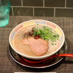 豚骨ラーメン+替玉+半替玉 ¥1,080