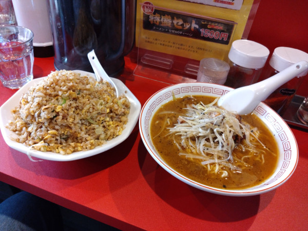 「ランチセット 辛ネギラーメン 小チャーハン 900円」@俺のイケ麺 新町店の写真