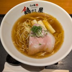 醤油らぁ麺990円