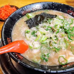 とんこつラーメン(硬め・コッテリ・ねぎ多め)