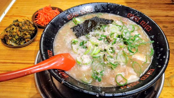 「とんこつラーメン(硬め・コッテリ・ねぎ多め)」@無鉄砲 本店の写真