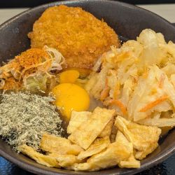 朝そば（450円）、コロッケ（無料）