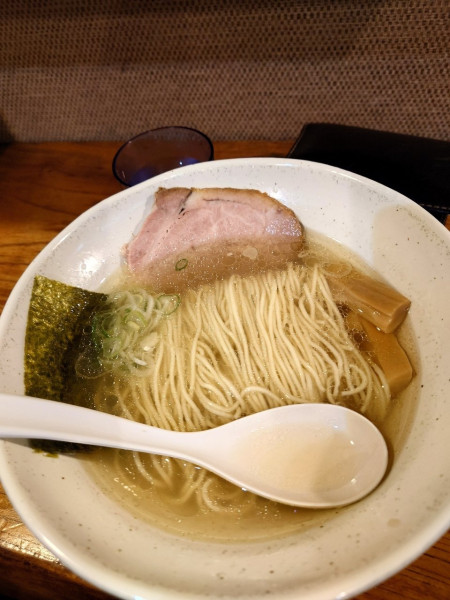 「塩らーめん」@地鶏らーめん 翔鶴 道の駅まえばし赤城店の写真