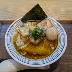 ワンタン中華そば＋キズ玉　1500円