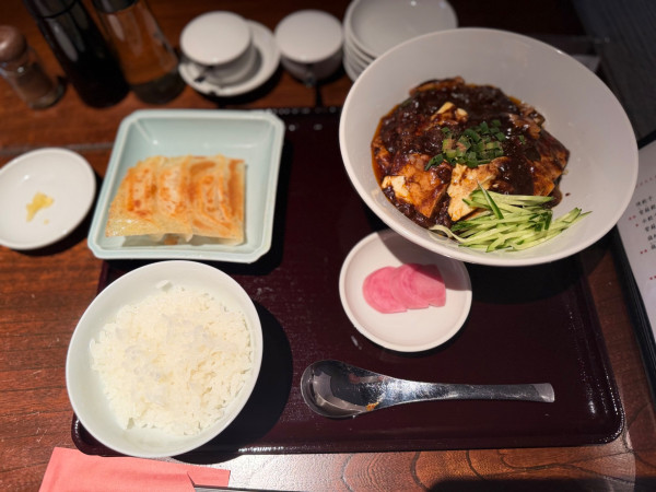 「麻婆麺と餃子3ヶ半ライス付き 1330円(税込1463円)」@野方餃子 練馬翠庵の写真