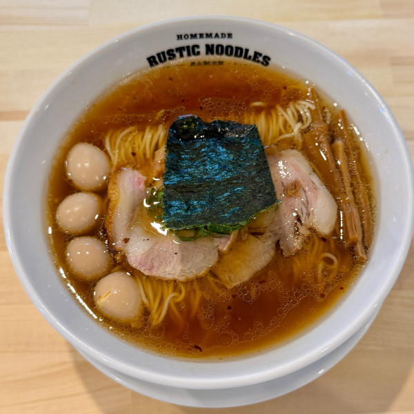 「醤油ソバ　うずらトッピング」@RUSTIC NOODLESの写真