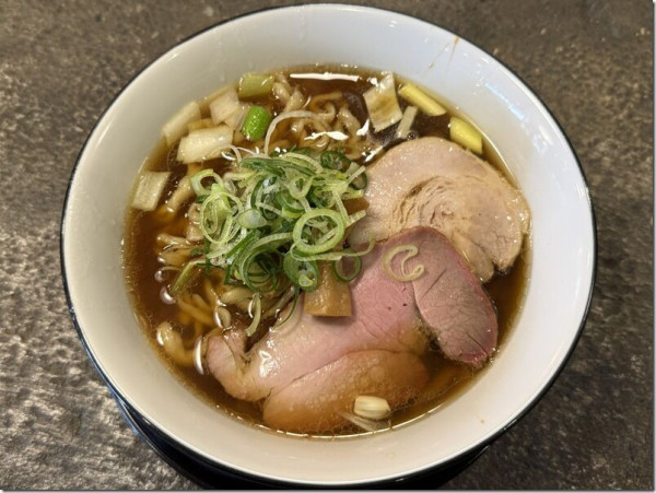 醤油ラーメン(935円)