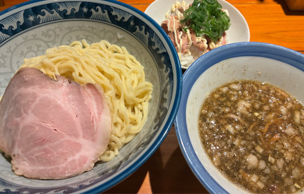「つけ麺大盛　950円+ネギ豚飯350円」@背脂煮干し中華そば 和市 大崎店の写真