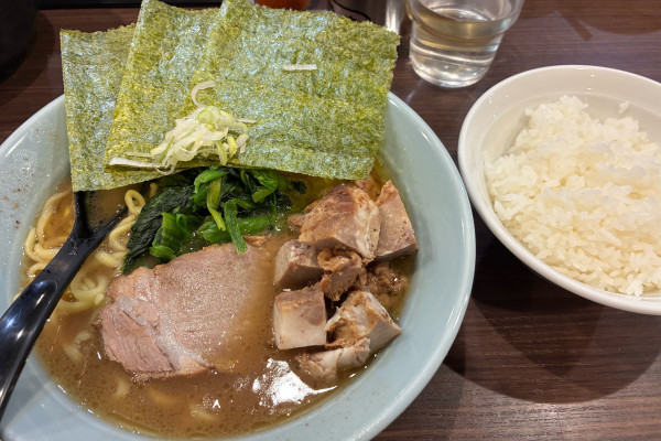 「ラーメン塩　1000円+ライス中200円+コマチャー150円」@横浜家系らーめん侍 渋谷本店の写真