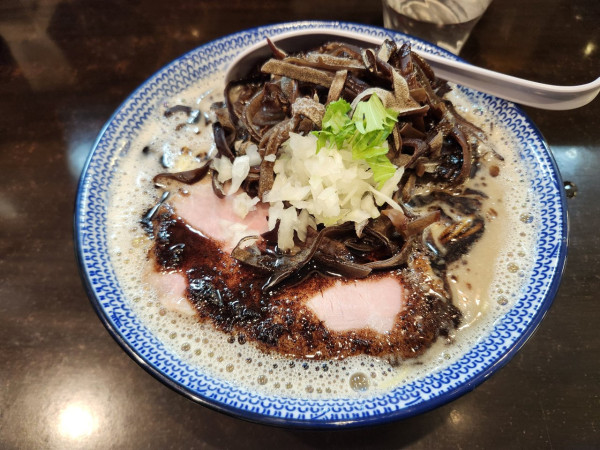 「黒ラーメン+キクラゲ」@中野麺店の写真