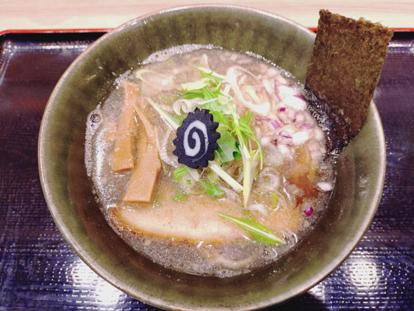 「煮干し中華そば　９５０円」@弘前煮干し中華そばスタンド ニボる?の写真