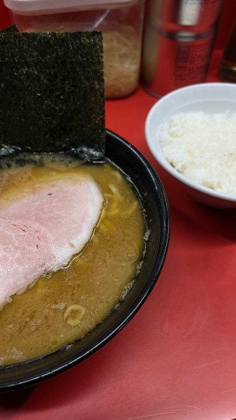 「並ラーメン + ライス」@ラーメン杉田家の写真