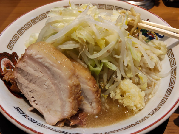 「ミニラーメン(にんにく少し野菜)(950)」@豚山 横浜岡野店の写真