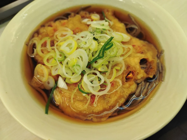 「かきあげ蕎麦」@常盤軒 横須賀線ホーム店の写真