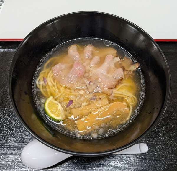 「羅臼昆布とシジミの黄金中華そば（1200円）」@金久右衛門 全国うまいものと有名駅弁の市/丸広川越の写真