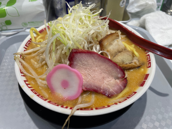 「味噌ラーメン 太麺 大盛」@MISO HANAMICHI 三田店の写真