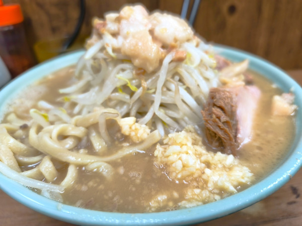 「大（麺硬め・全マシマシ）」@ラーメン二郎 池袋東口店の写真