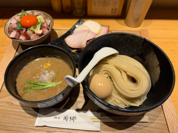 「特製つけ麺 大 + まかない飯」@麺屋 周郷 新橋店の写真