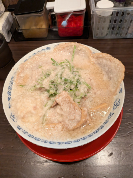「背脂醤油ラーメン 味玉 チャーシュー 大盛り」@背脂らーめん 背脂チャチャチャの写真