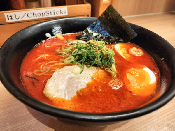 「辛味白湯塩玉らーめん」@塩専門 ひるがお 東京駅店の写真