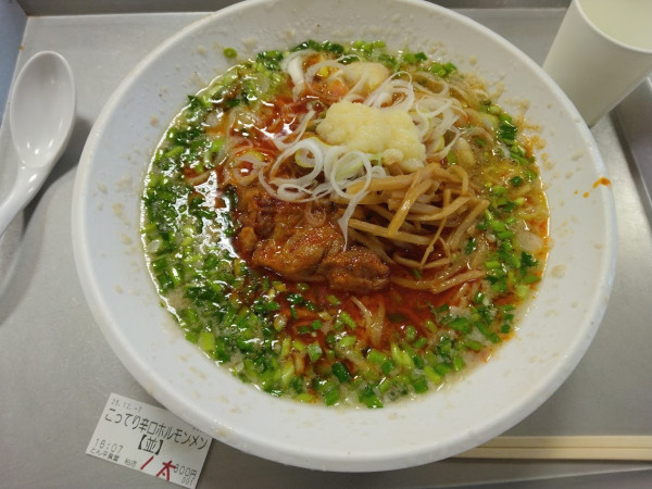 「こってり辛口ホルモンメン８００円(選択太麺)」@とん平食堂 柏店の写真