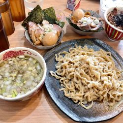 特製つけそば＋プレミアム日本酒×4