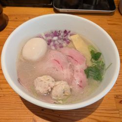 特製貝と牛の中華そば（塩、1100円）