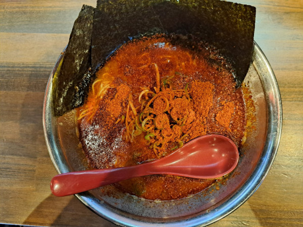 「トン辛ラーメン(6辛)」@生守ラーメン 新居浜店の写真