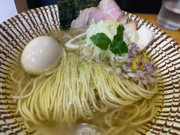 「地鶏塩らぁ麺味玉付き・細麺：1050円」@麺や せん崎の写真