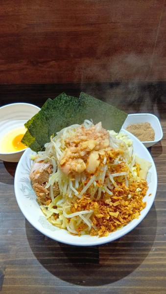 「汁なし+チーズ×2+魚粉+のり+生たまご」@ぶたけん。3rdの写真