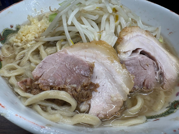 「小ラーメン+ヤサイ少な目+ニンニク」@ラーメン二郎 横浜関内店の写真