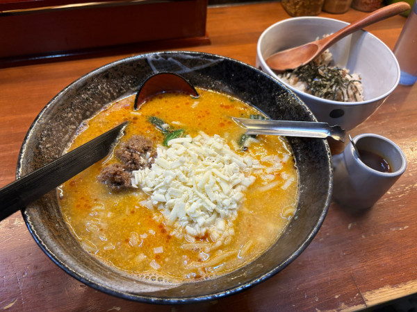 「担々チーズラーメン + ミニそぼろごはん」@麺屋 楽坊主の写真