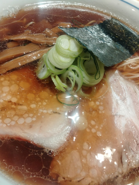 「醤油らぁ麺」@らぁ麺 すぎ本の写真