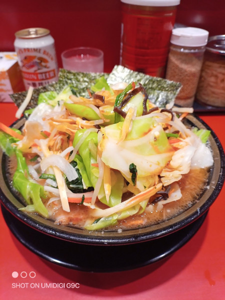 「ラーメン（小）+野菜畑」@環2家 蒲田店の写真