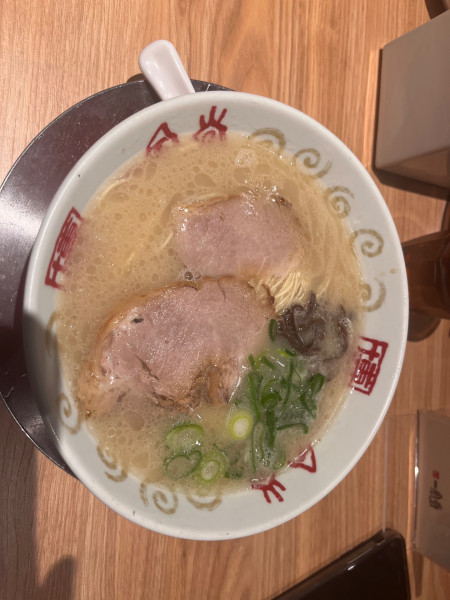 「本店白丸900円＋替玉150円」@一風堂 大名本店別館の写真