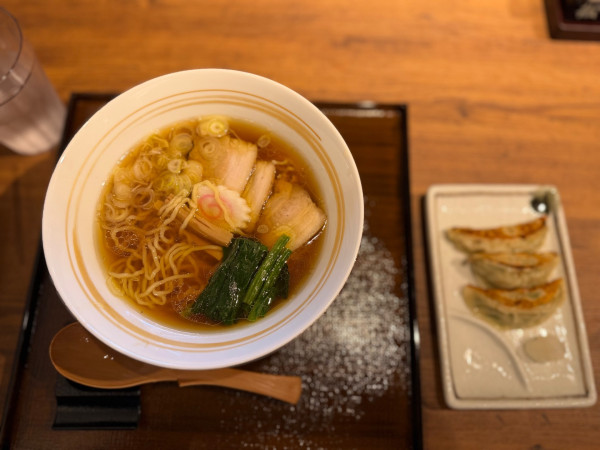 「中華そば 950円＋チラシ持参無料手延べ餃子(3ヶ)」@五郎 浅草店の写真