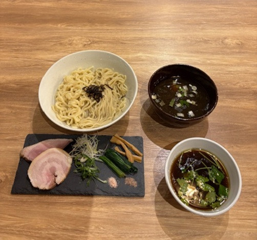 「周年イベント 二種の醤油・麺の食べ比べつけ麺 1500円。」@自家製麺250の写真