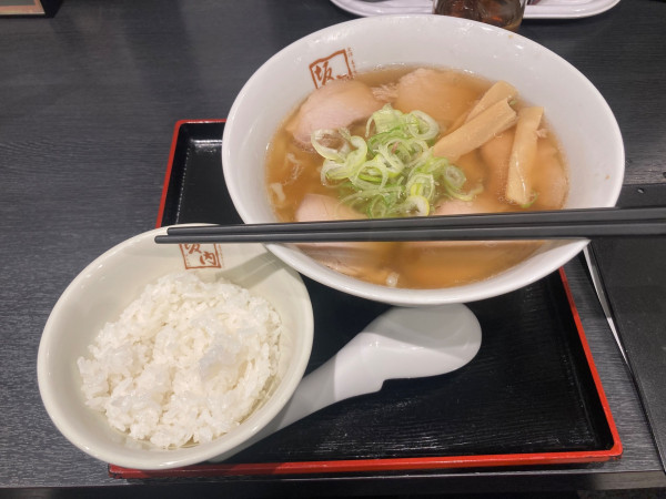 「喜多方ラーメン ¥890」@喜多方ラーメン 坂内 内幸町ガード下店の写真