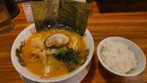 「醤油らぁめん ¥890 + 小ごはん ¥140」@横浜らぁめん 桜花  西口本店の写真