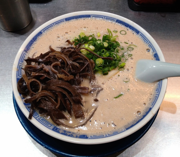 「熟成豚骨＋乾燥きくらげ＋替え玉」@箕輪家 中野旗艦店の写真