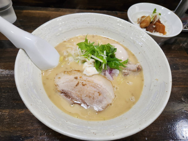 「鯛味噌ラーメン 味玉 ミニチャーシュー丼」@ラーメン晃煇の写真