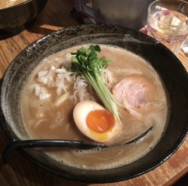 「濃厚らーめん　半味玉」@みつ星製麺所 福島本店の写真