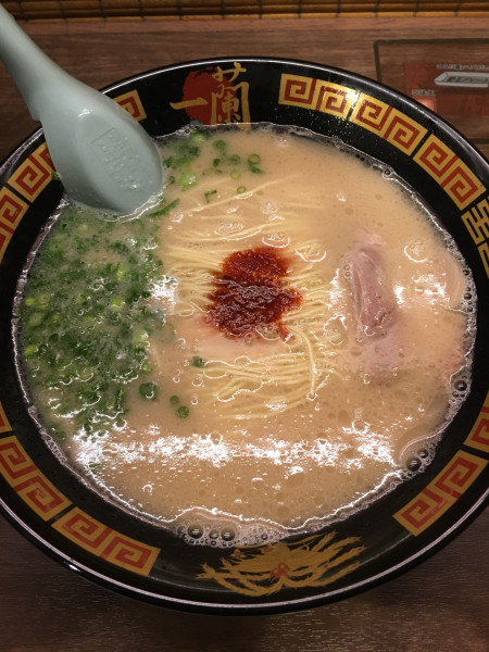 「天然とんこつラーメン」@一蘭 三宮店の写真