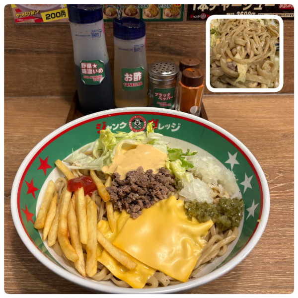 「ビッグまぜそバーガー大盛990円　チェダーチーズ80円」@ジャンクガレッジ 大宮駅前店の写真