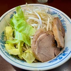 らーめん（麺硬め、野菜増し、脂多め）