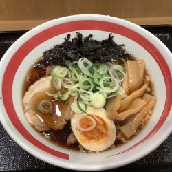 黒醤油ラーメン　680円